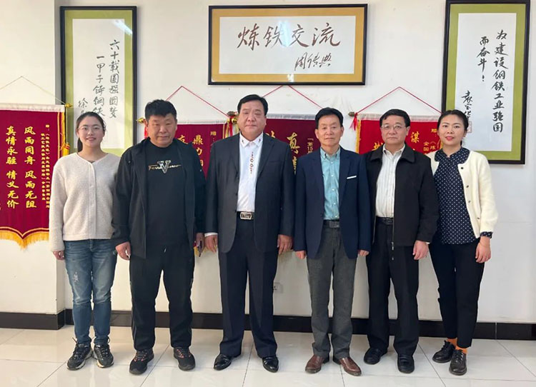 杂志社与石家庄巨力科技股份有限公司董事长刘西斌（左三）、总工程师胡向阳（右二）等合影留念